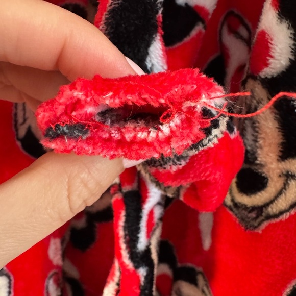 Disney Red Minnie Mouse Fleece Robe Belted toddler Girls Size 4T-5T - Picture 5 of 5